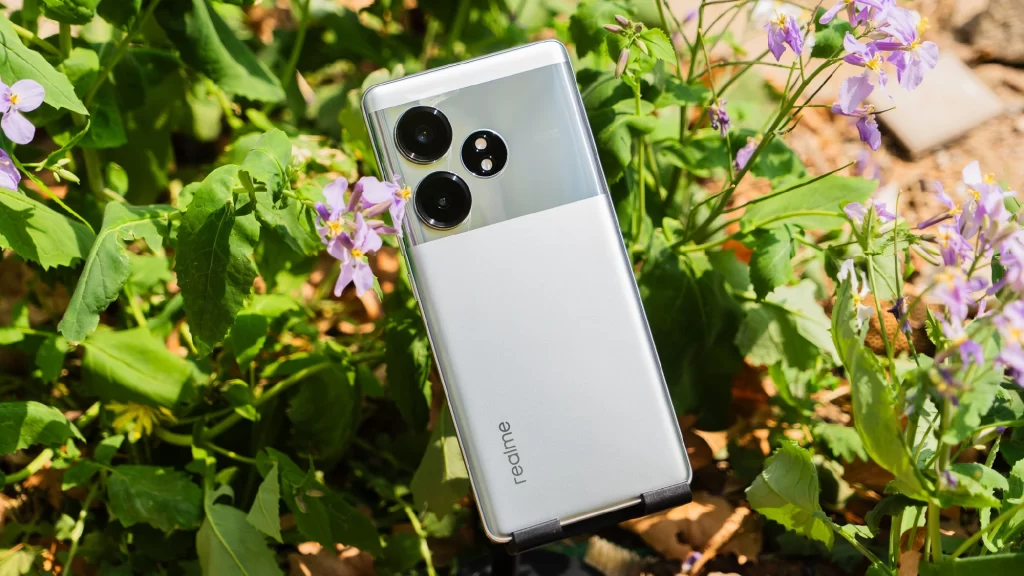 Samsung Galaxy S24 Ultra vs. Realme GT Neo6: ¡16 GB de RAM, batería de 5500 mAh!