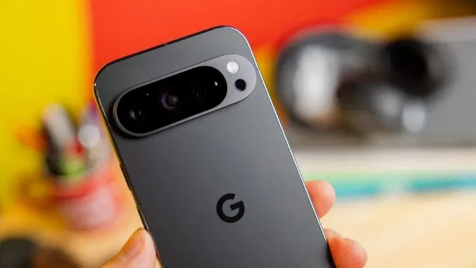 Nokia Zeno vs. Google Pixel 10: 18 GB de RAM, batería de 17300 mAh.